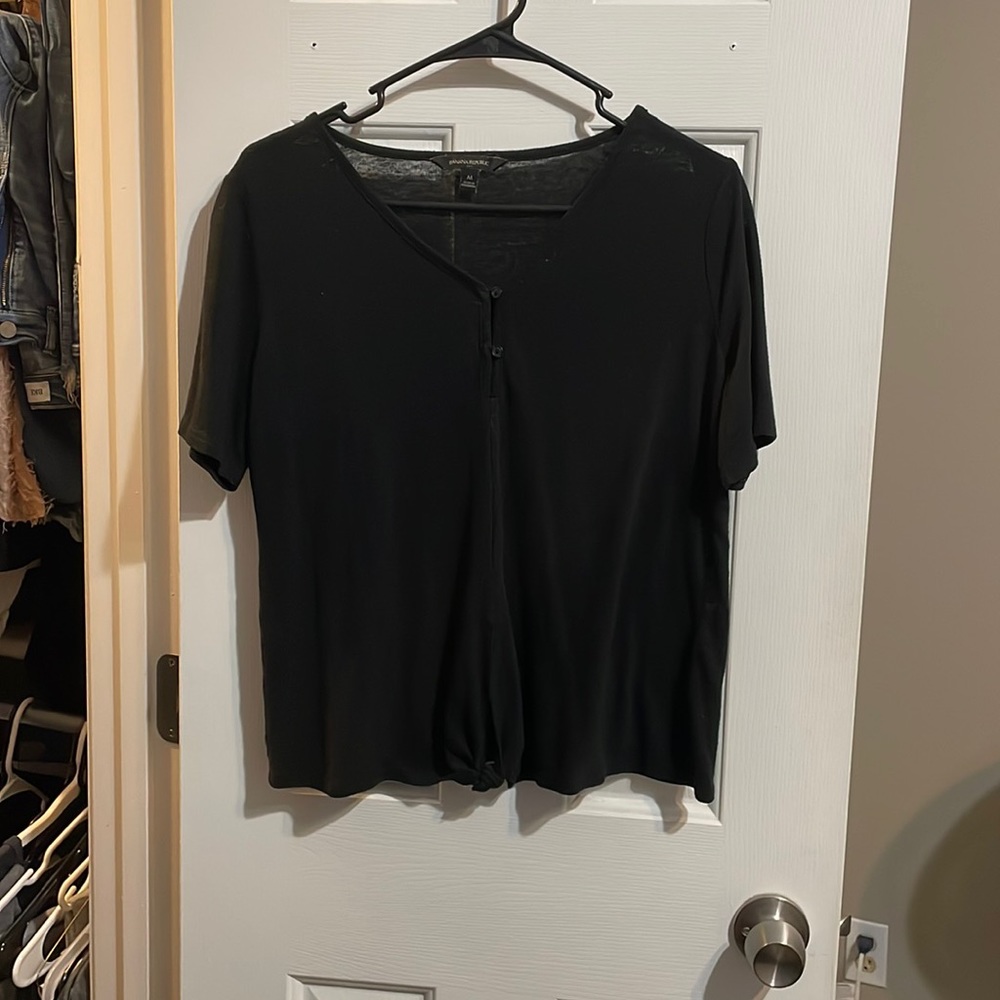Banana Republic Black knot tee